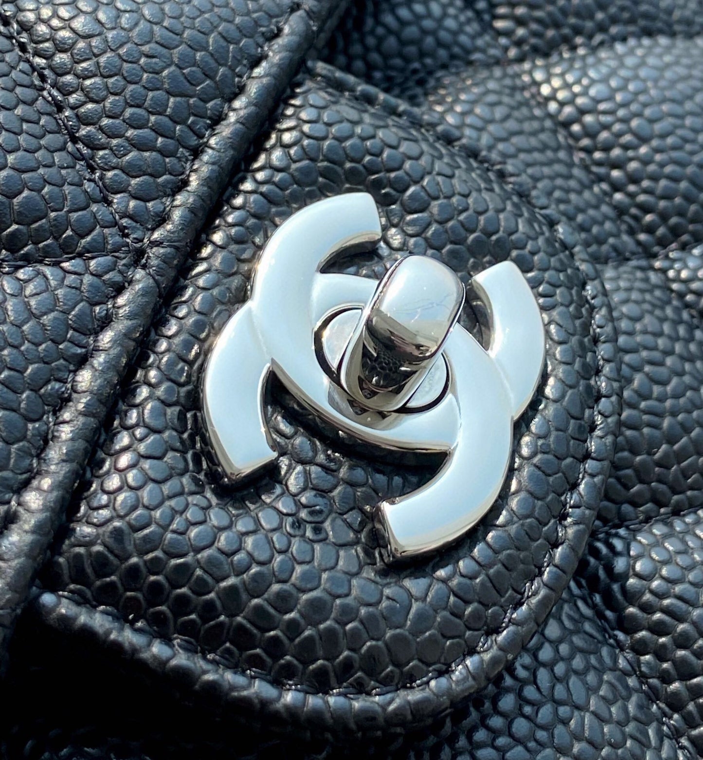 Chanel 𝗖𝗹𝗮𝘀𝘀𝗶𝗰 𝗙𝗹𝗮𝗽 正品皮 小号 黑牛银🖤