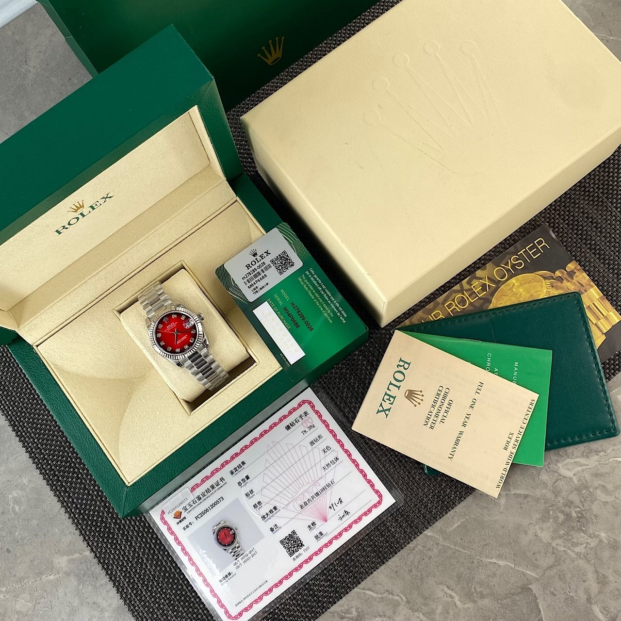 Rolex watch 女款31mm尺寸日志型腕表 烟熏红钻盘超级显贵气款 定制真钻款