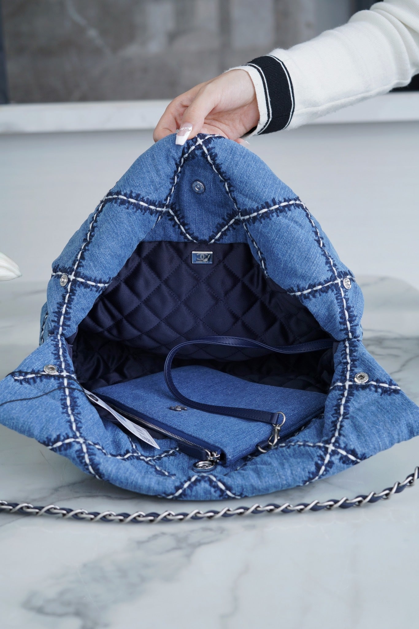 CHANEL 𝟐𝟒𝐩 春夏新款牛仔 𝟐𝟐bag 小号