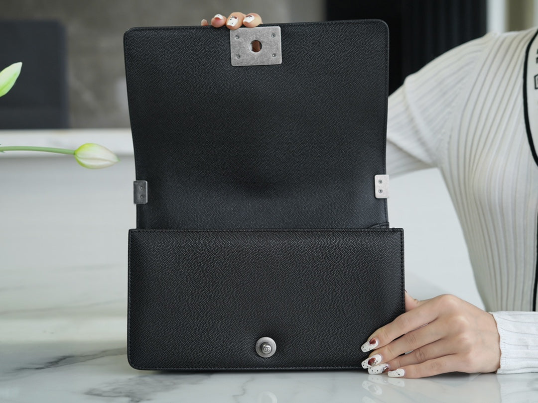 CHANEL 𝗟𝗲𝗯𝗼𝘆 正品皮小球纹 黑银中号