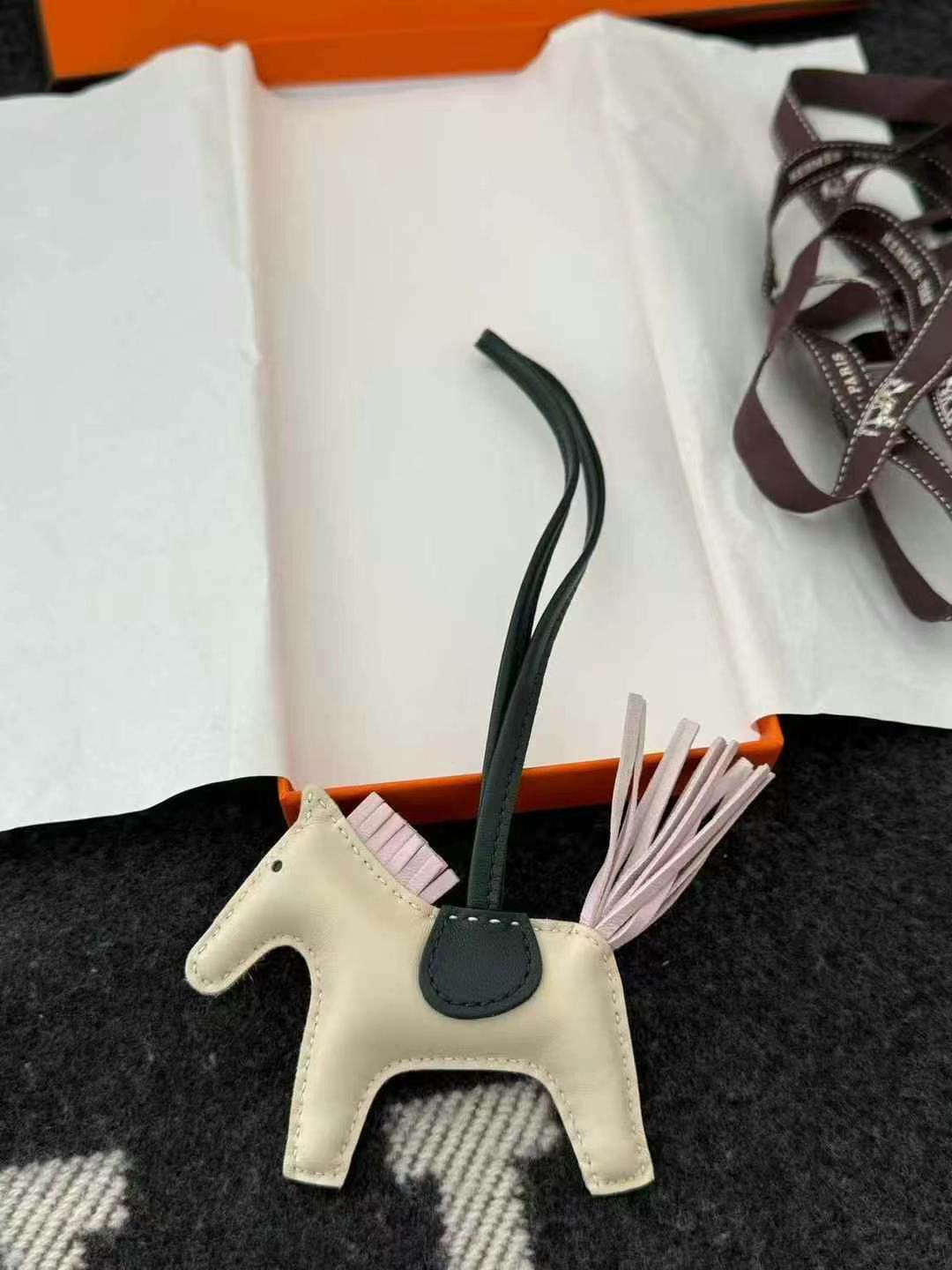 Hermes Rodeo and RodeoPegase a lot of colours and styles to choose from