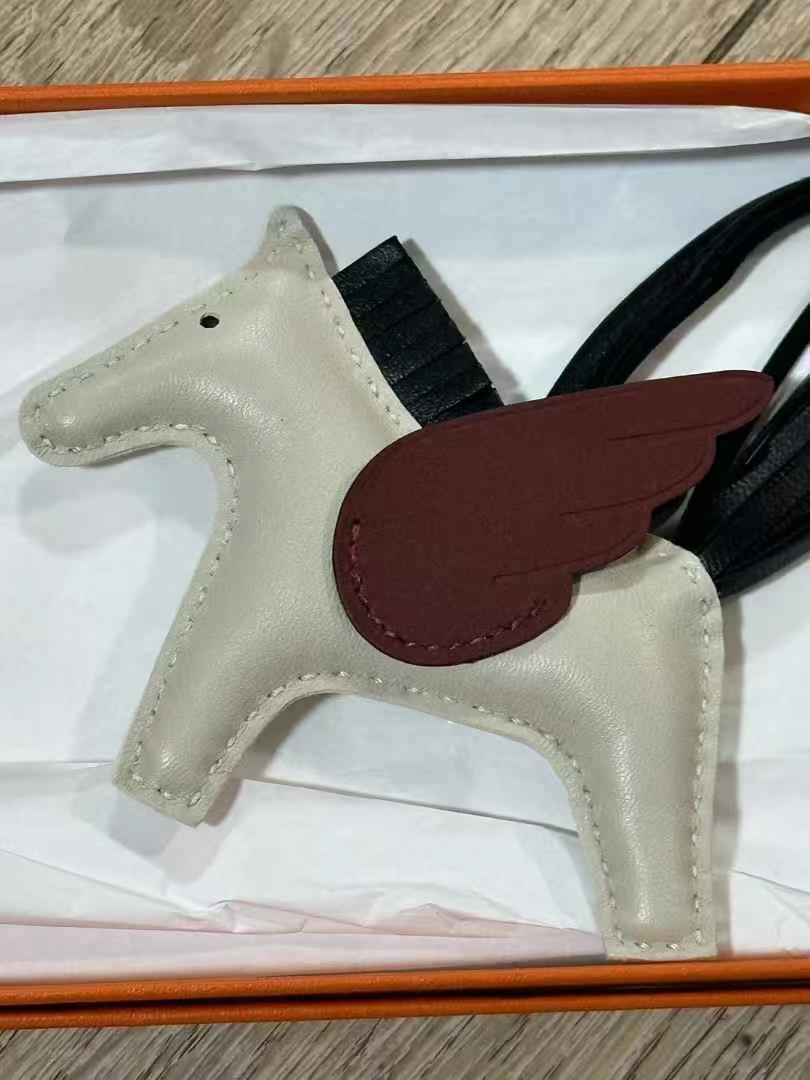 Hermes Rodeo and RodeoPegase a lot of colours and styles to choose from