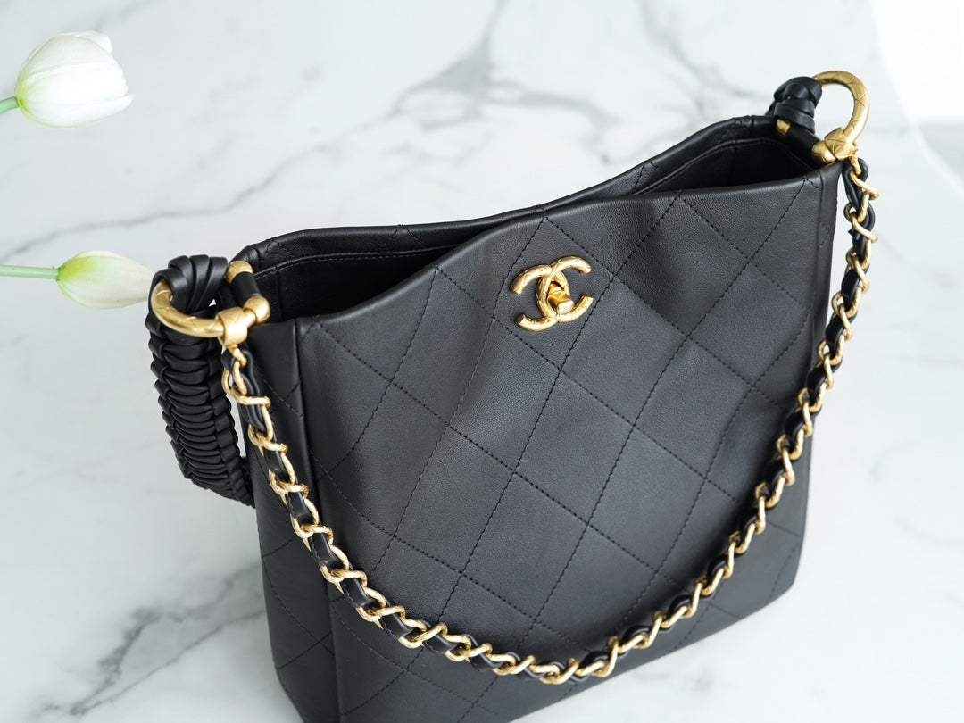 𝐂𝐡𝐚𝐧𝐞𝐥 𝟐𝟑𝐀 新款𝑯𝒐𝒃𝒐嬉皮包 黑色🖤