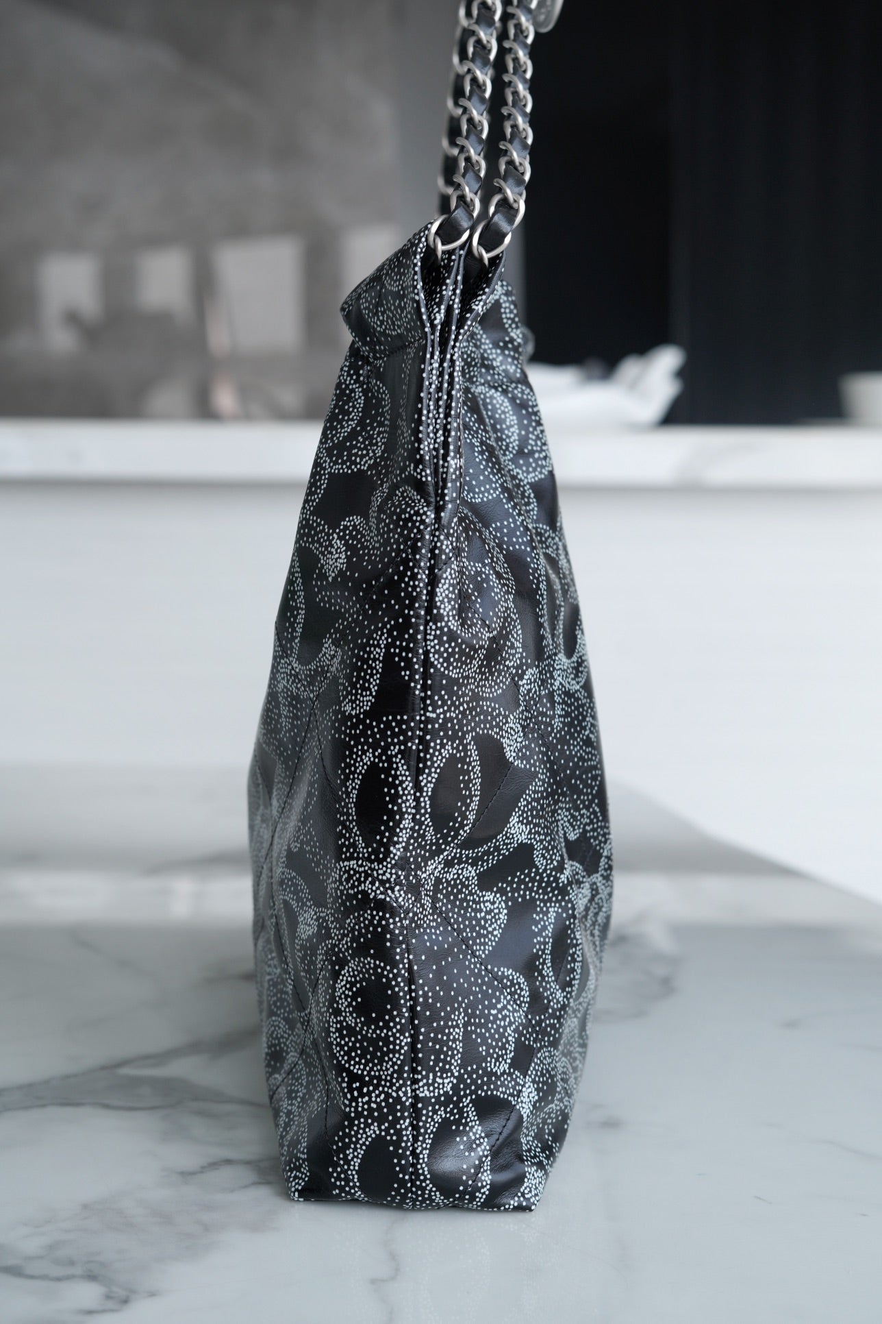 𝗖𝗛𝗔𝗡𝗘𝗟 𝟮𝟯𝗸 秋冬山茶花22bag 正品尾皮中号