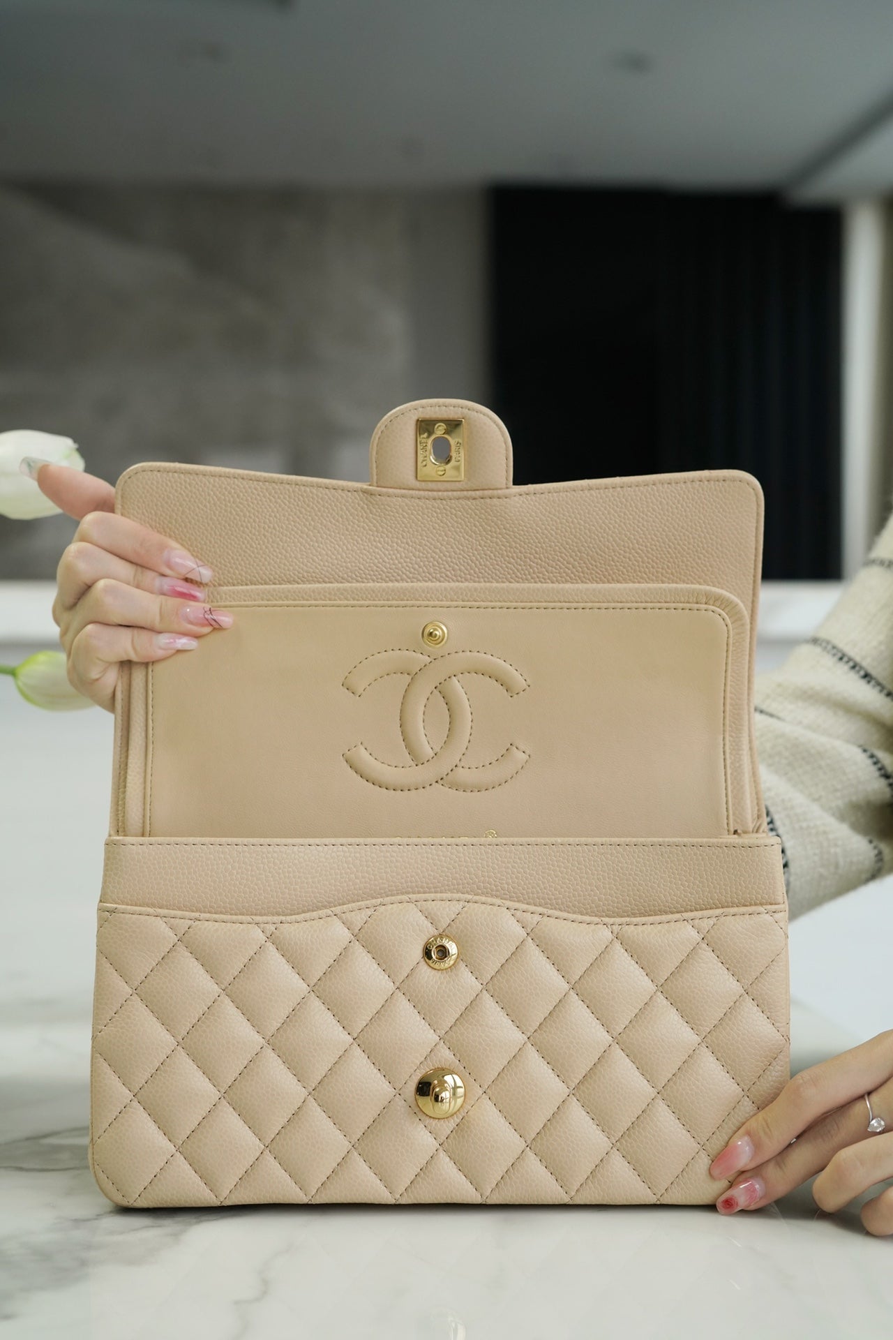 CHANEL 𝗖𝗹𝗮𝘀𝘀𝗶𝗰 𝗙𝗹𝗮𝗽  正品皮鱼子酱 中号 杏色