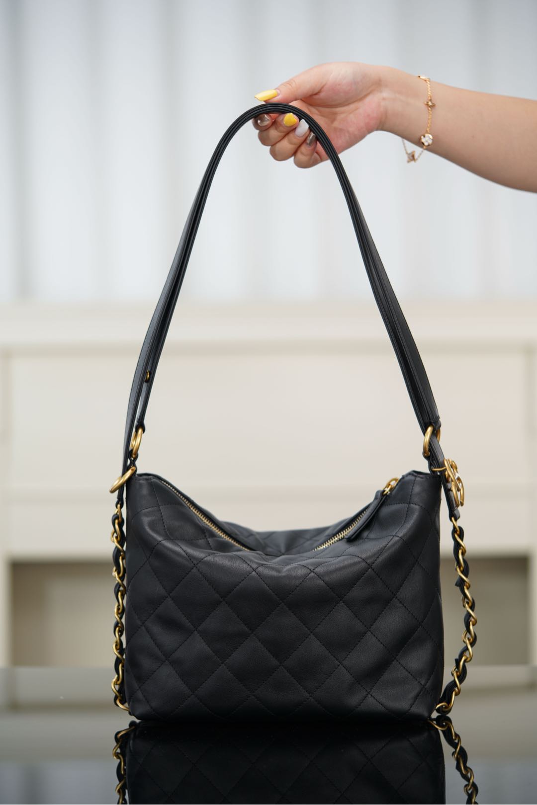 𝐂𝐡𝐚𝐧𝐞𝐥 𝟐𝟓𝐬𝐬 秀场灵动肩带双肩包 黑金小号👜