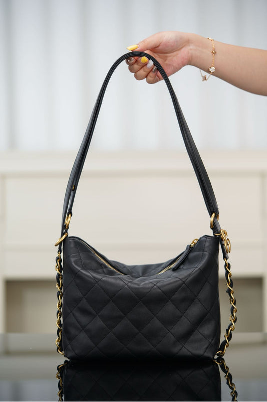 𝐂𝐡𝐚𝐧𝐞𝐥 𝟐𝟓𝐬𝐬 秀场灵动肩带双肩包 黑金小号👜