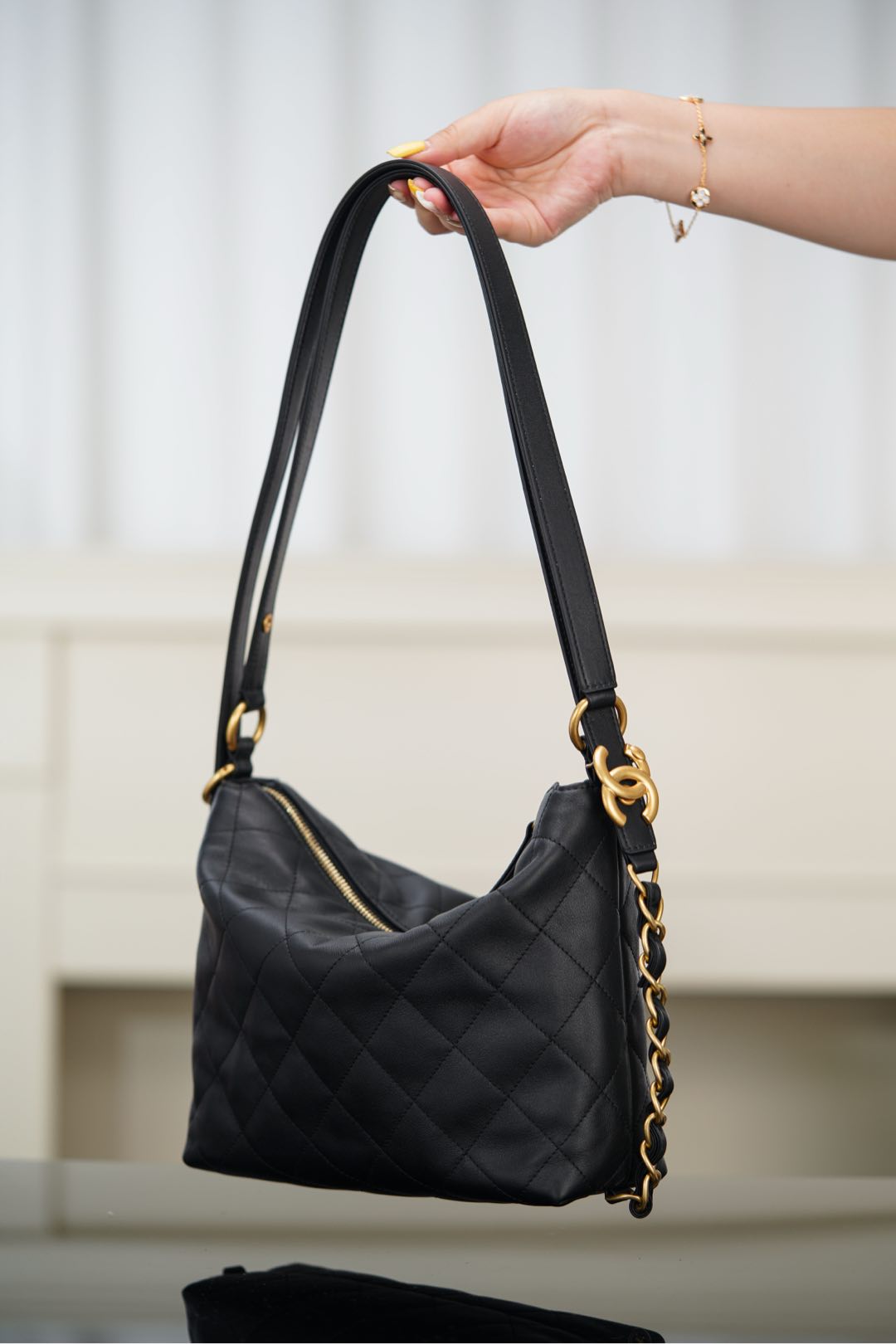 𝐂𝐡𝐚𝐧𝐞𝐥 𝟐𝟓𝐬𝐬 秀场灵动肩带双肩包 黑金小号👜