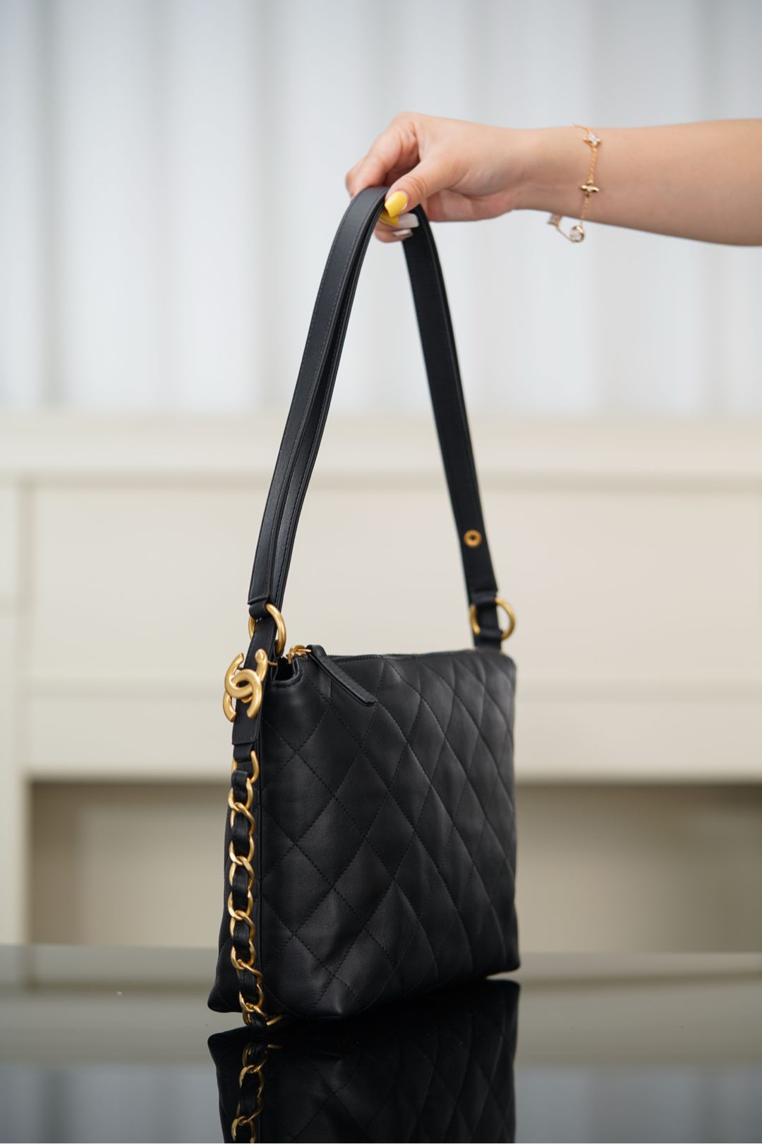 𝐂𝐡𝐚𝐧𝐞𝐥 𝟐𝟓𝐬𝐬 秀场灵动肩带双肩包 黑金小号👜