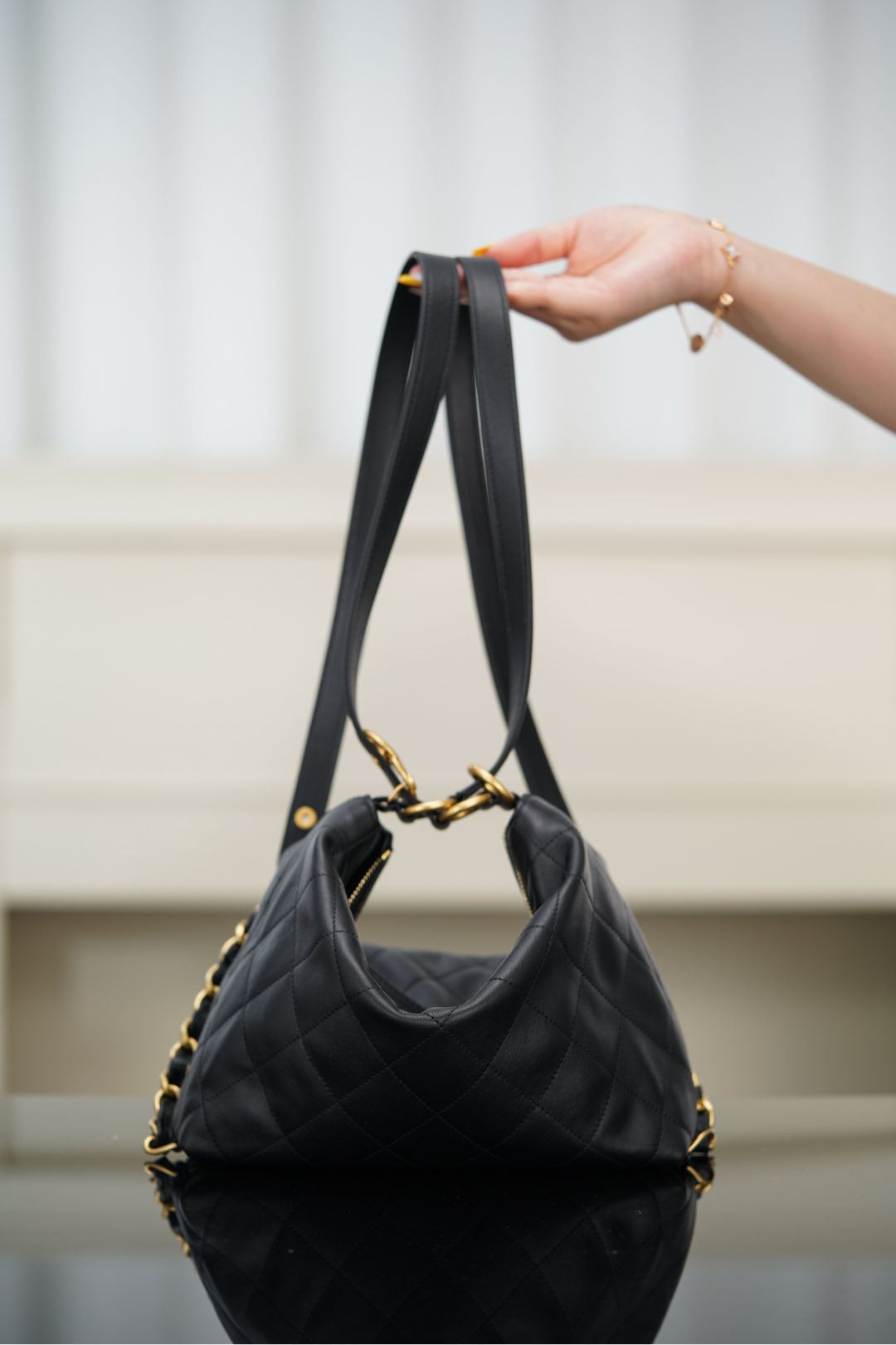 𝐂𝐡𝐚𝐧𝐞𝐥 𝟐𝟓𝐬𝐬 秀场灵动肩带双肩包 黑金小号👜