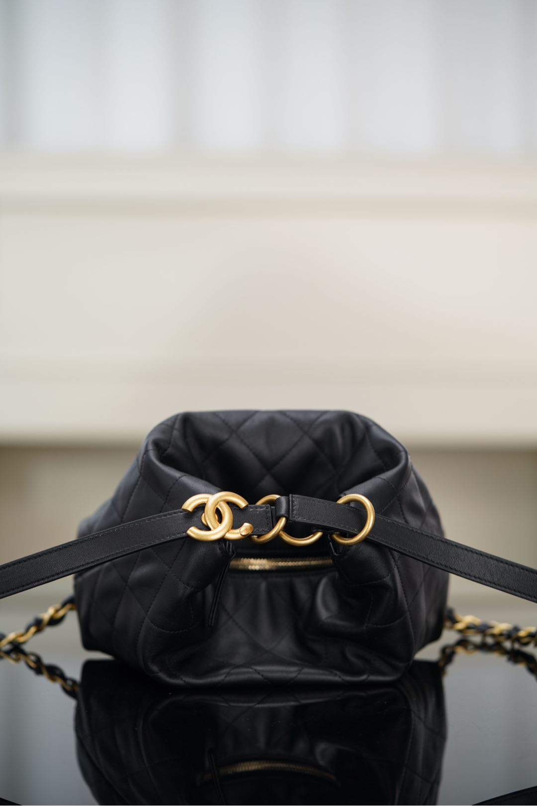 𝐂𝐡𝐚𝐧𝐞𝐥 𝟐𝟓𝐬𝐬 秀场灵动肩带双肩包 黑金小号👜