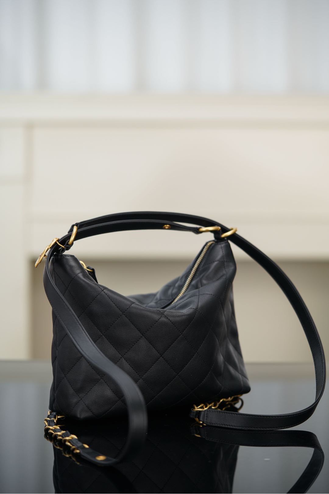 𝐂𝐡𝐚𝐧𝐞𝐥 𝟐𝟓𝐬𝐬 秀场灵动肩带双肩包 黑金小号👜