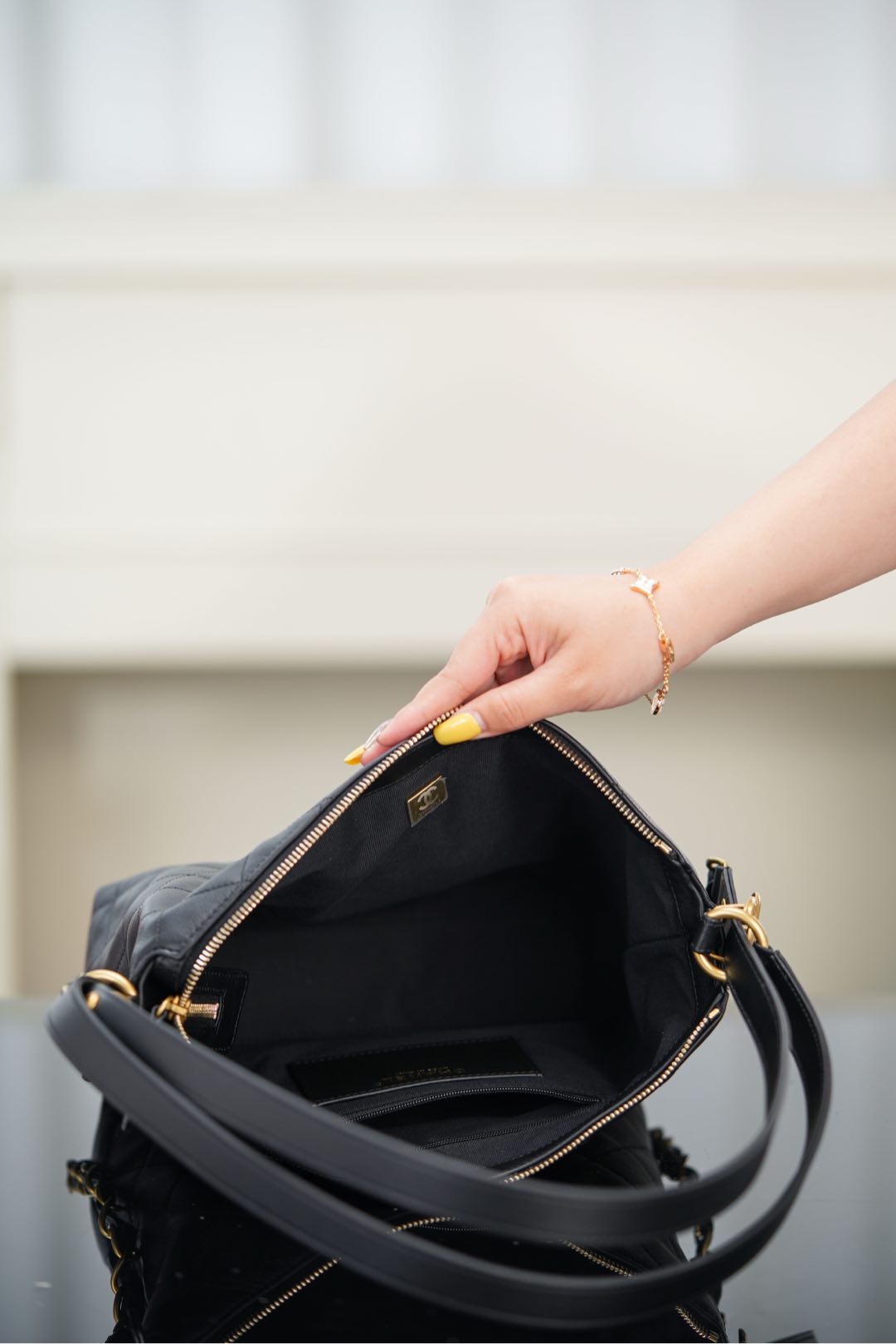 𝐂𝐡𝐚𝐧𝐞𝐥 𝟐𝟓𝐬𝐬 秀场灵动肩带双肩包 黑金小号👜