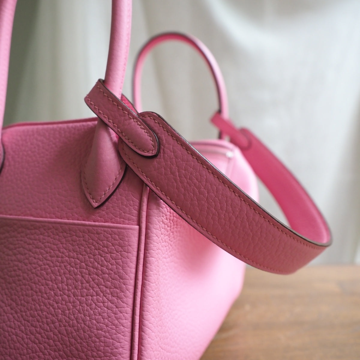 Hermes Lindy 26cm 1Q/奶昔粉/Rose confetti Clemence leather Palladium hardware