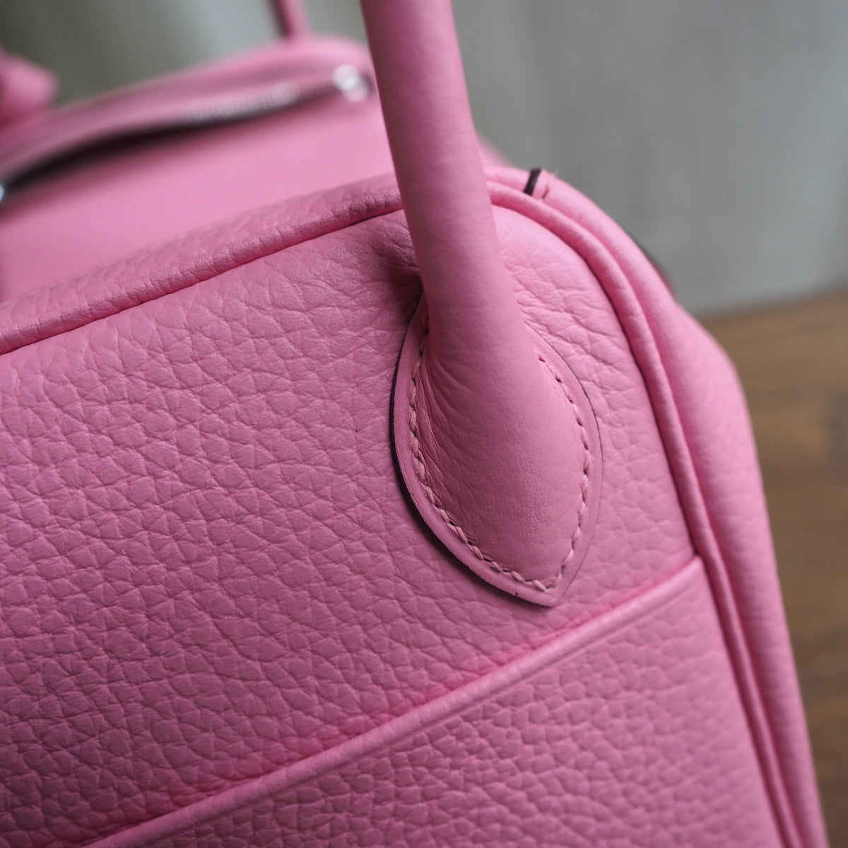 Hermes Lindy 26cm 1Q/奶昔粉/Rose confetti Clemence leather Palladium hardware
