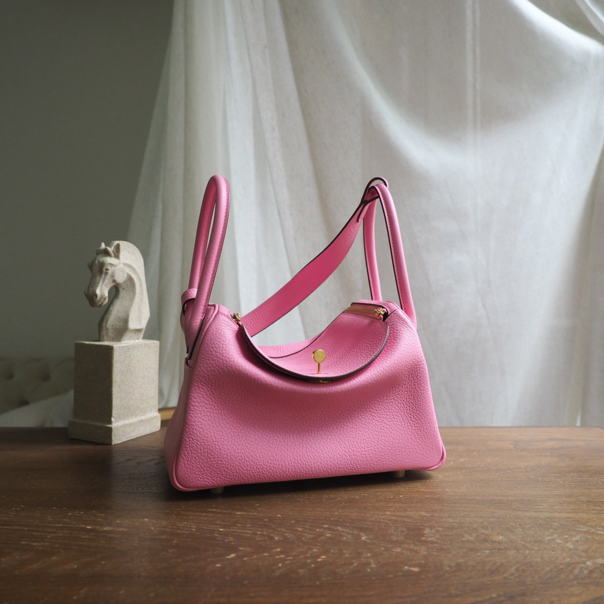 Hermes Lindy 26cm 1Q/奶昔粉/Rose confetti Clemence leather Gold hardware