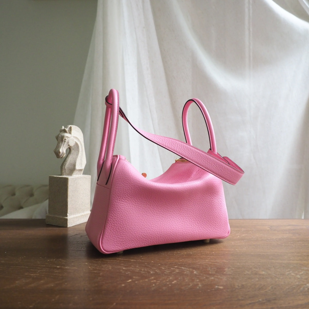 Hermes Lindy 26cm 1Q/奶昔粉/Rose confetti Clemence leather Gold hardware