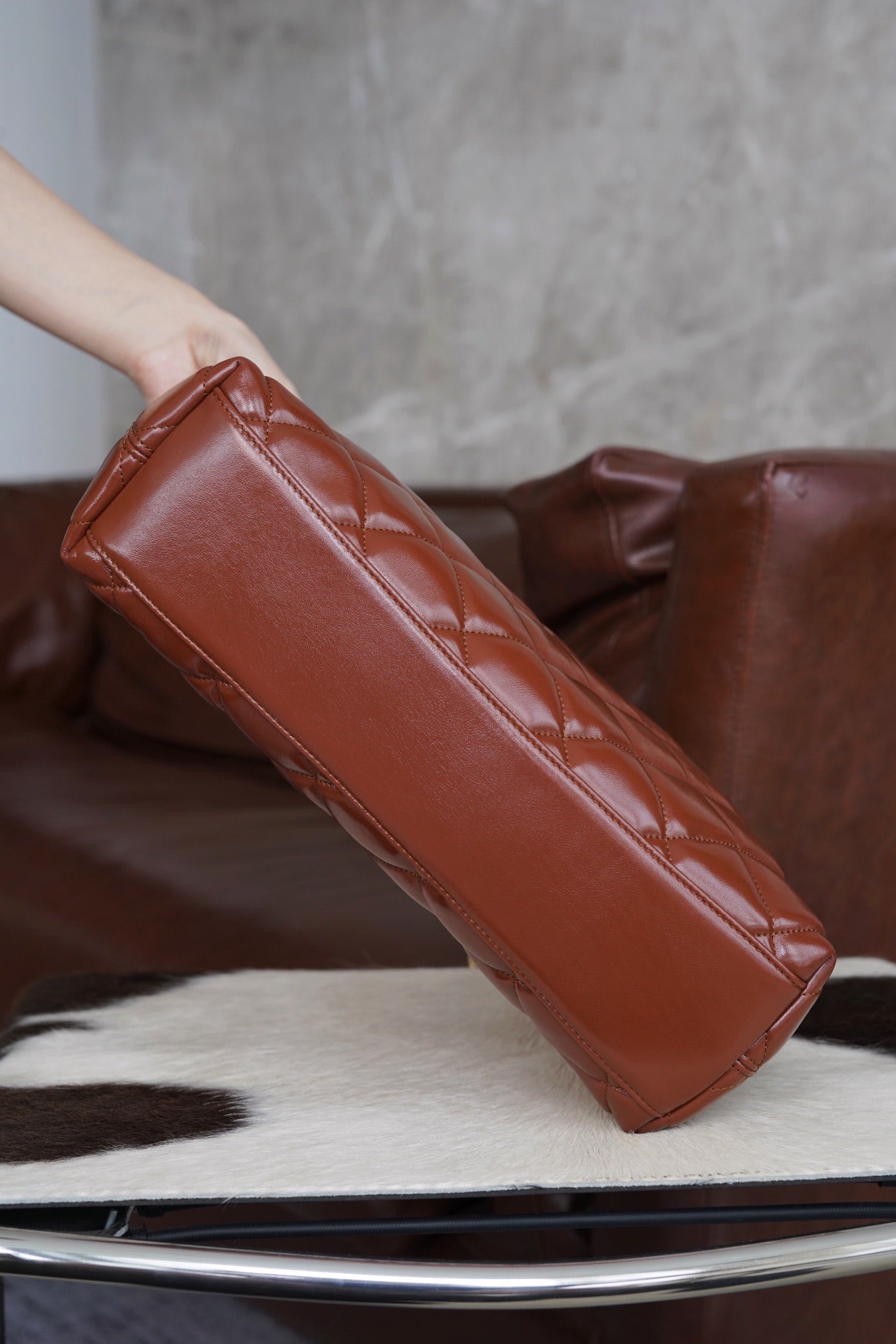 𝐂𝐡𝐚𝐧𝐞𝐥 𝟮𝟰𝗮高级手工坊 Hobo焦糖色 大号 正品皮