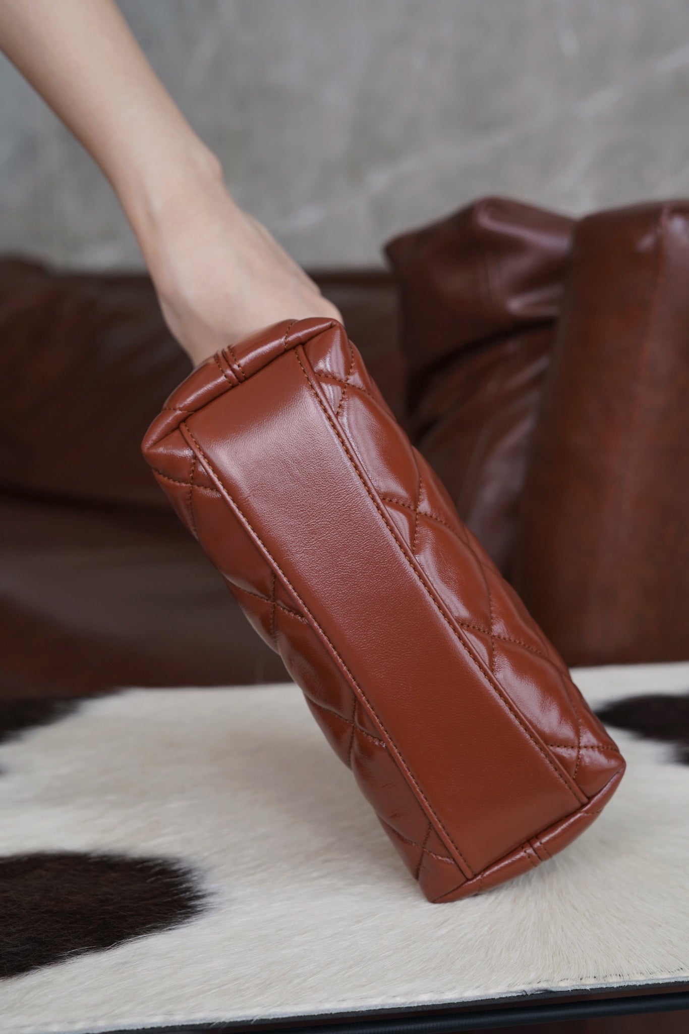𝐂𝐡𝐚𝐧𝐞𝐥 𝟮𝟰𝗮高级手工坊 Hobo焦糖色 小号 正品皮