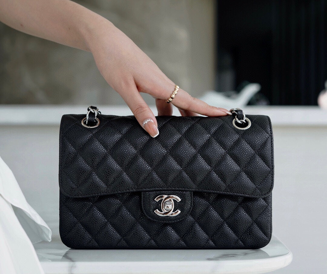 Chanel 𝗖𝗹𝗮𝘀𝘀𝗶𝗰 𝗙𝗹𝗮𝗽  正品皮 小号 黑牛银🖤