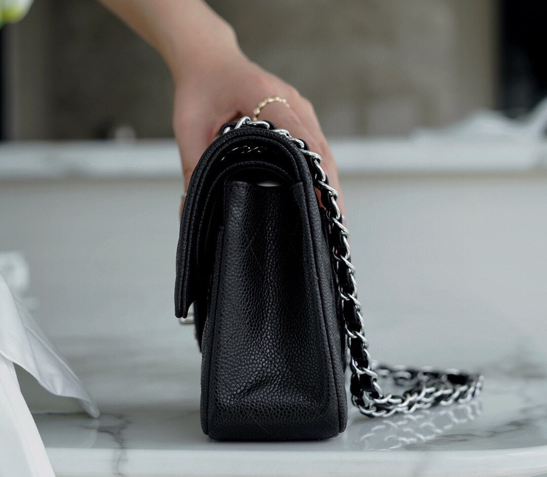 Chanel 𝗖𝗹𝗮𝘀𝘀𝗶𝗰 𝗙𝗹𝗮𝗽  正品皮 小号 黑牛银🖤