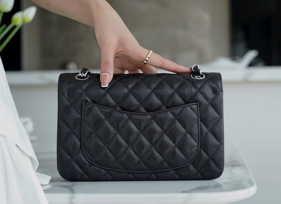 Chanel 𝗖𝗹𝗮𝘀𝘀𝗶𝗰 𝗙𝗹𝗮𝗽  正品皮 小号 黑牛银🖤