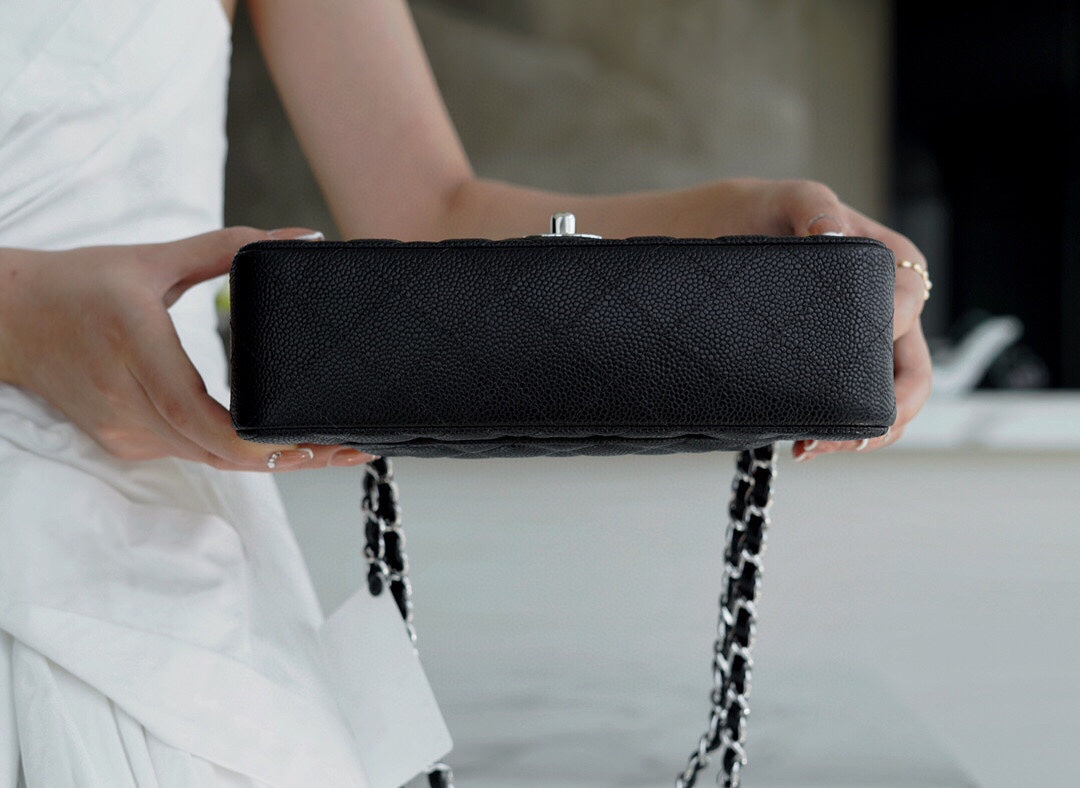Chanel 𝗖𝗹𝗮𝘀𝘀𝗶𝗰 𝗙𝗹𝗮𝗽  正品皮 小号 黑牛银🖤