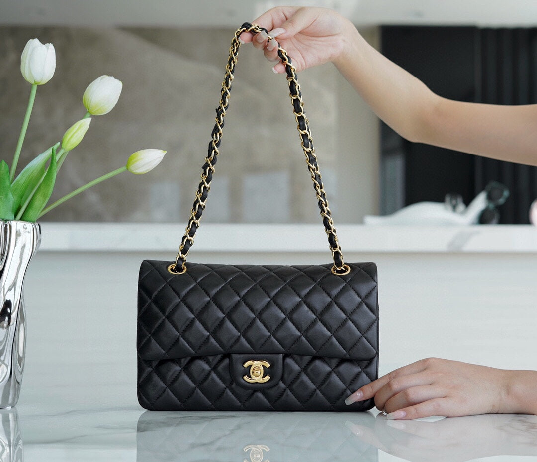 Chanel「Classic Flap」经典口盖包 黑羊金