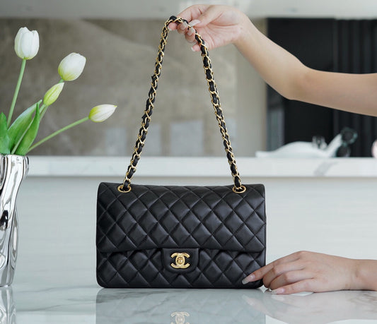 Chanel「Classic Flap」经典口盖包 黑羊金