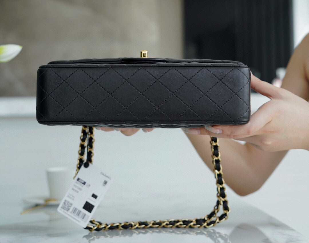 Chanel「Classic Flap」经典口盖包 黑羊金