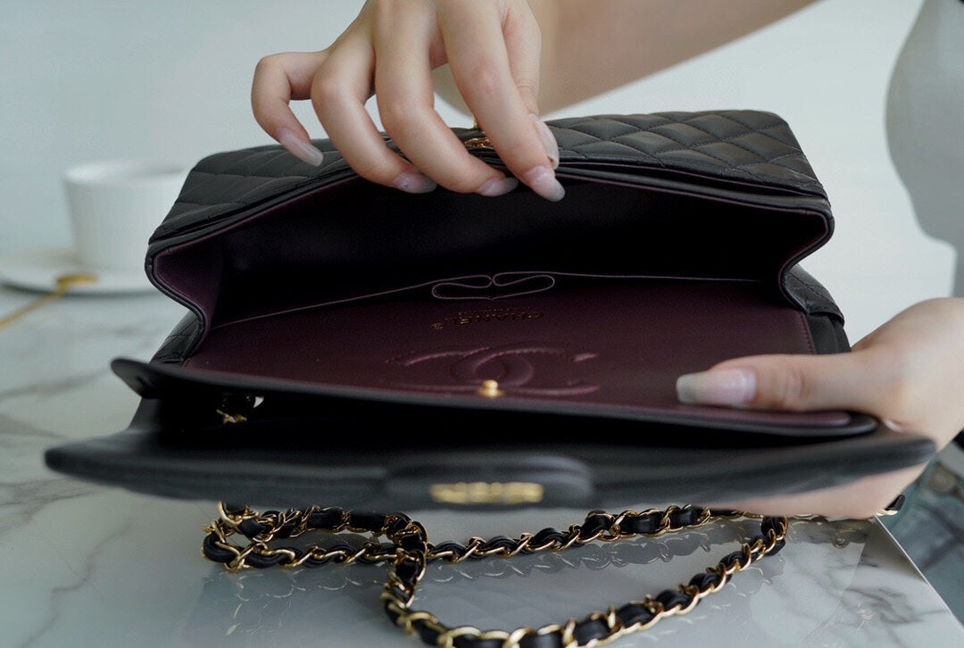 Chanel「Classic Flap」经典口盖包 黑羊金