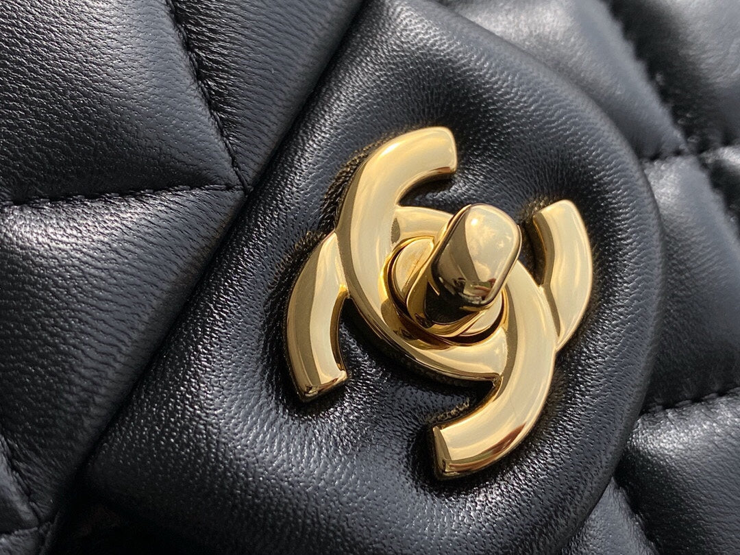 Chanel「Classic Flap」经典口盖包 黑羊金