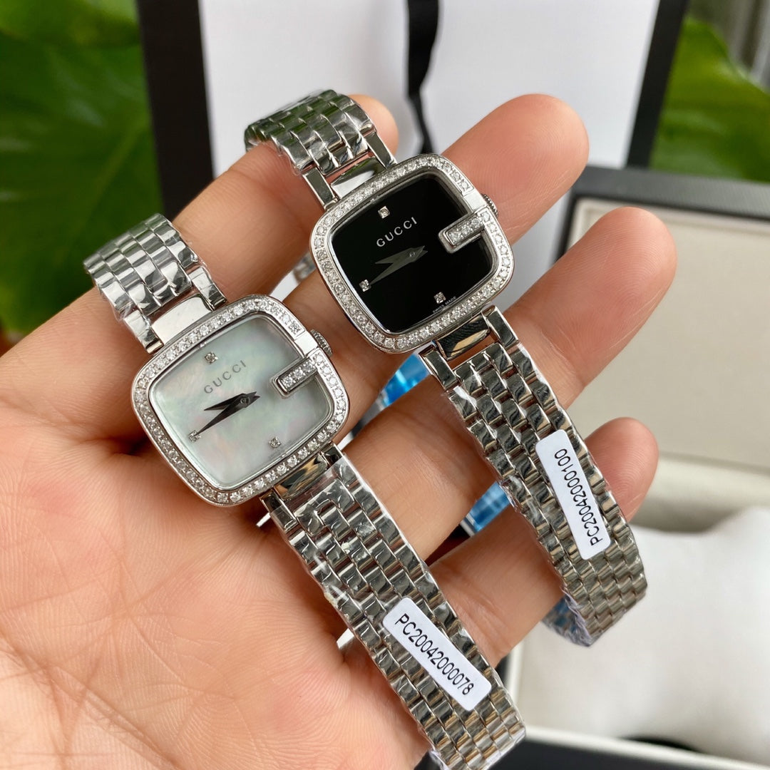 Gucci watch 表盘镶嵌45颗Vs1.4真钻，表径24*22.5mm，原装瑞士石英机芯，异型蓝宝石玻璃，防水30m，非常精致全套包装
