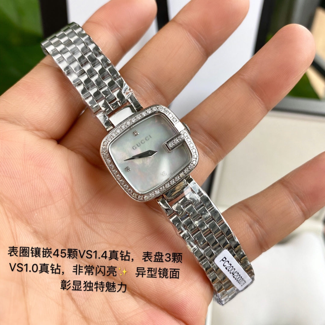 Gucci watch 表盘镶嵌45颗Vs1.4真钻，表径24*22.5mm，原装瑞士石英机芯，异型蓝宝石玻璃，防水30m，非常精致全套包装