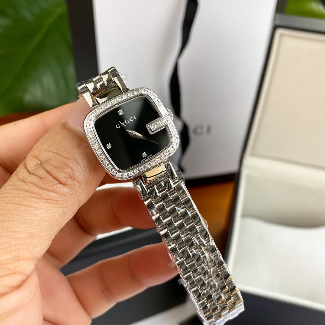Gucci watch 表盘镶嵌45颗Vs1.4真钻，表径24*22.5mm，原装瑞士石英机芯，异型蓝宝石玻璃，防水30m，非常精致全套包装