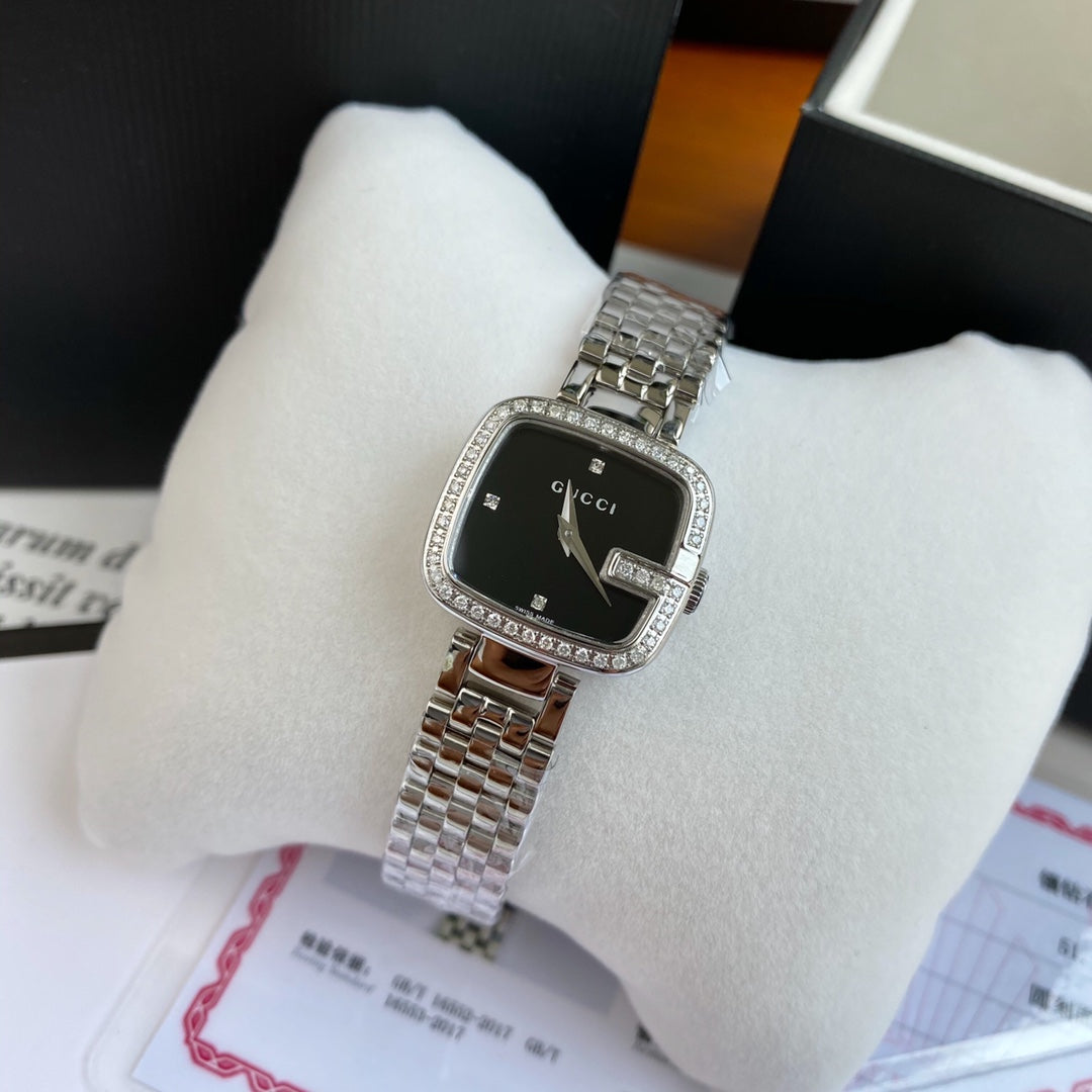Gucci watch 表盘镶嵌45颗Vs1.4真钻，表径24*22.5mm，原装瑞士石英机芯，异型蓝宝石玻璃，防水30m，非常精致全套包装