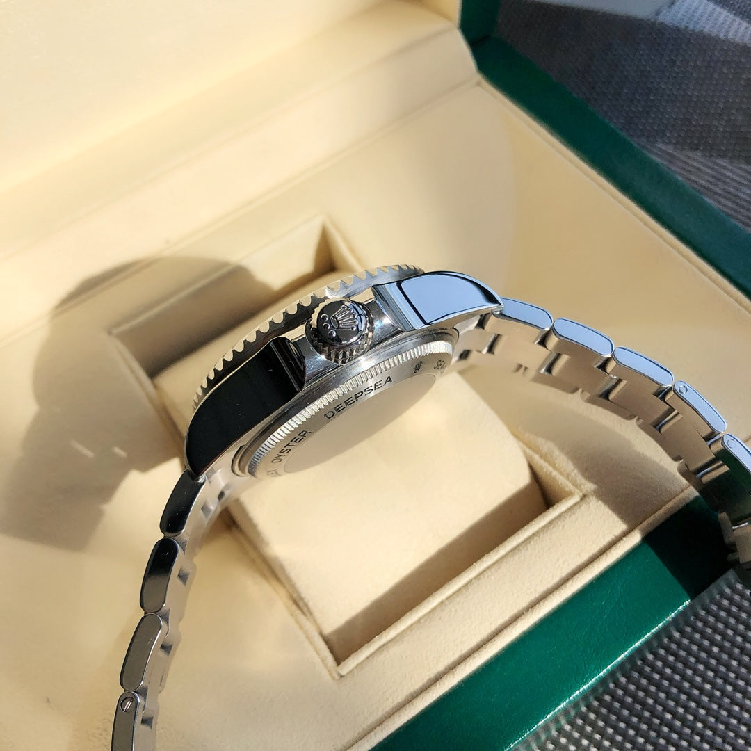 Rolex watch 蚝式海使型黑面鬼王 瑞士eta2836金机 表盘尺寸44mm