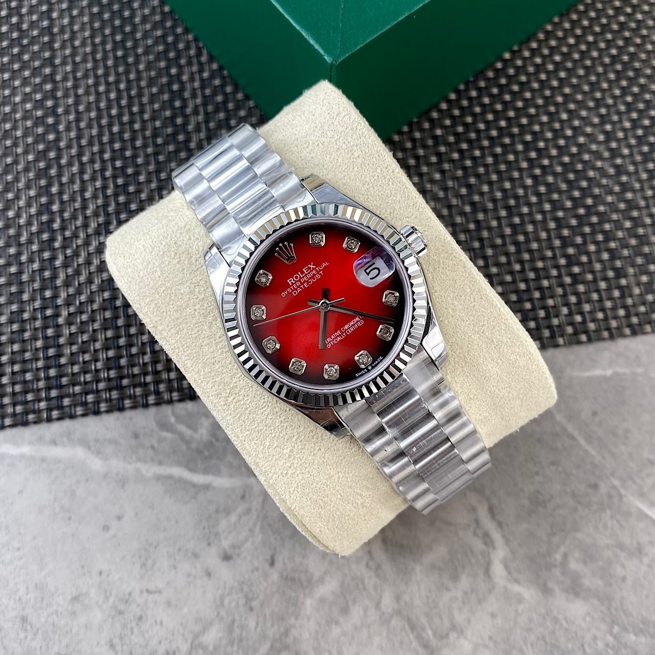 Rolex watch 女款31mm尺寸日志型腕表 烟熏红钻盘超级显贵气款 定制真钻款