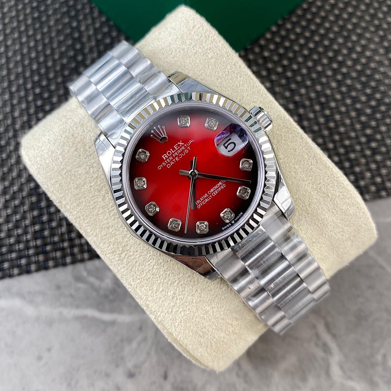 Rolex watch 女款31mm尺寸日志型腕表 烟熏红钻盘超级显贵气款 定制真钻款