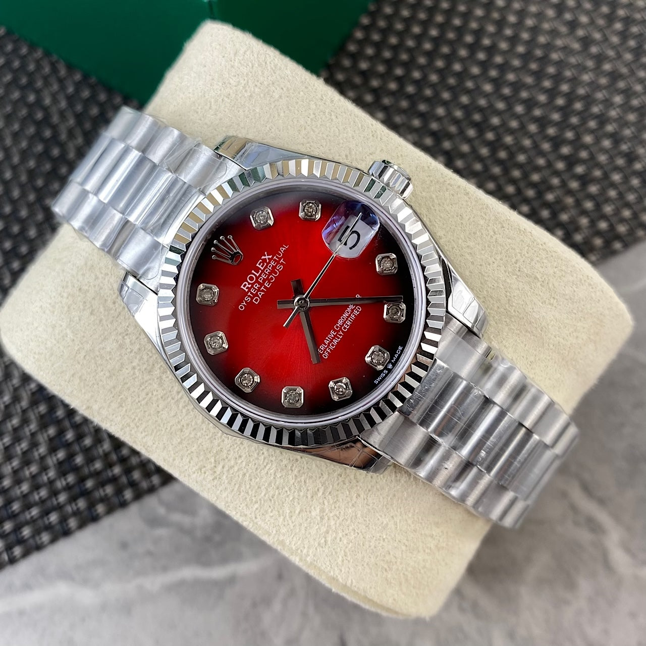 Rolex watch 女款31mm尺寸日志型腕表 烟熏红钻盘超级显贵气款 定制真钻款