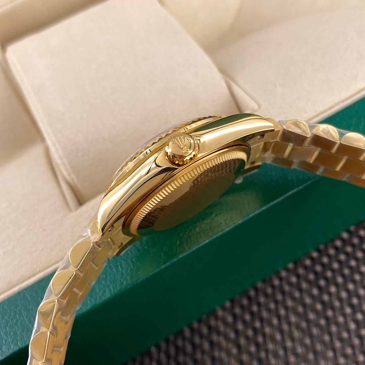 Rolex watch 女款31mm尺寸日志型腕表 烟熏红 超级显贵气款 定制真钻款