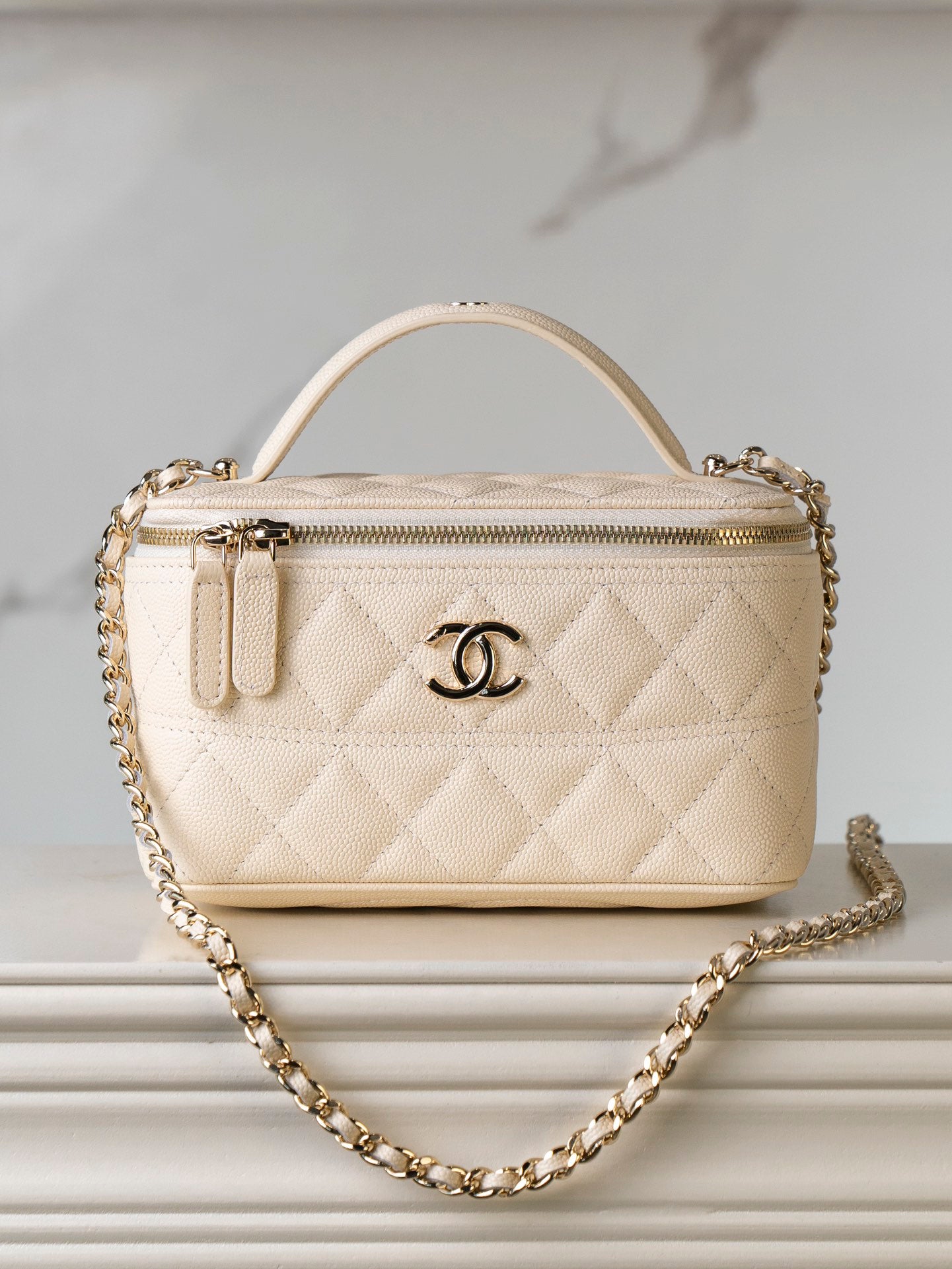 Chanel 𝟐𝟓𝐜 新款 手柄盒子包 荔枝牛 米白