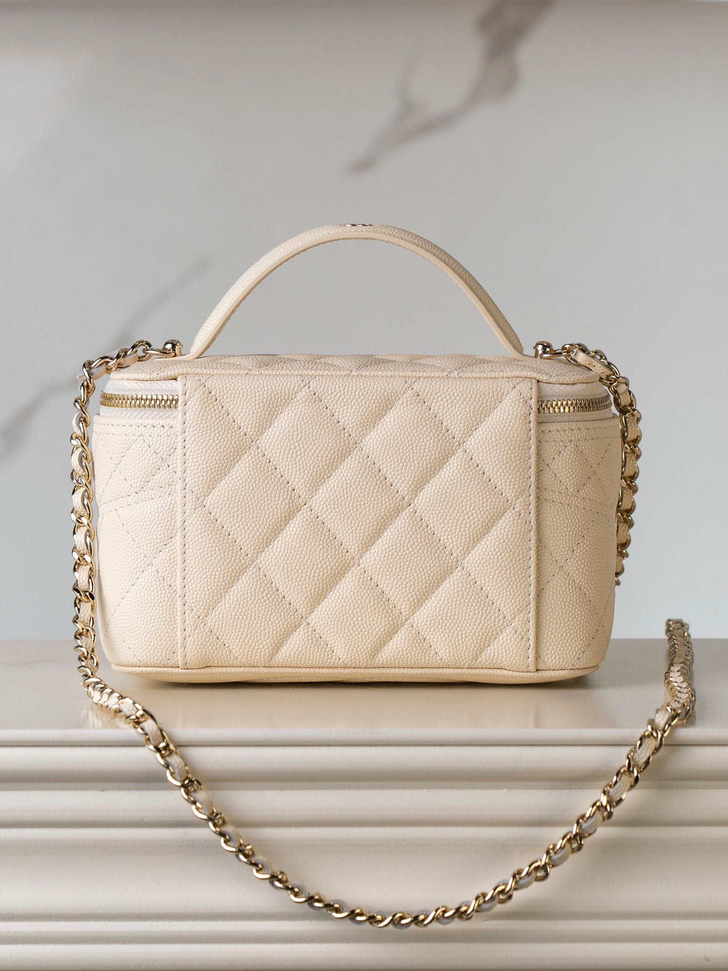 Chanel 𝟐𝟓𝐜 新款 手柄盒子包 荔枝牛 米白