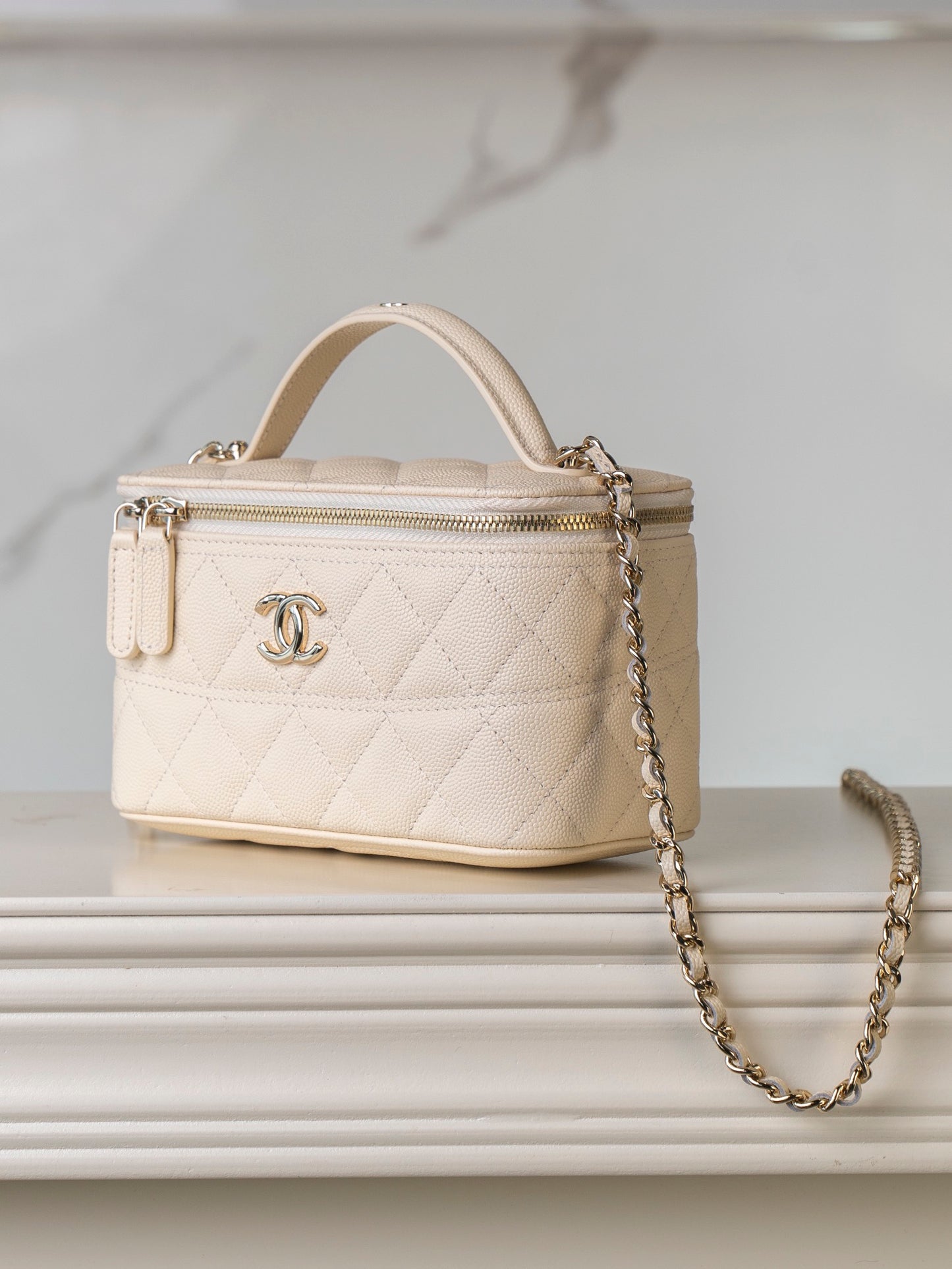 Chanel 𝟐𝟓𝐜 新款 手柄盒子包 荔枝牛 米白