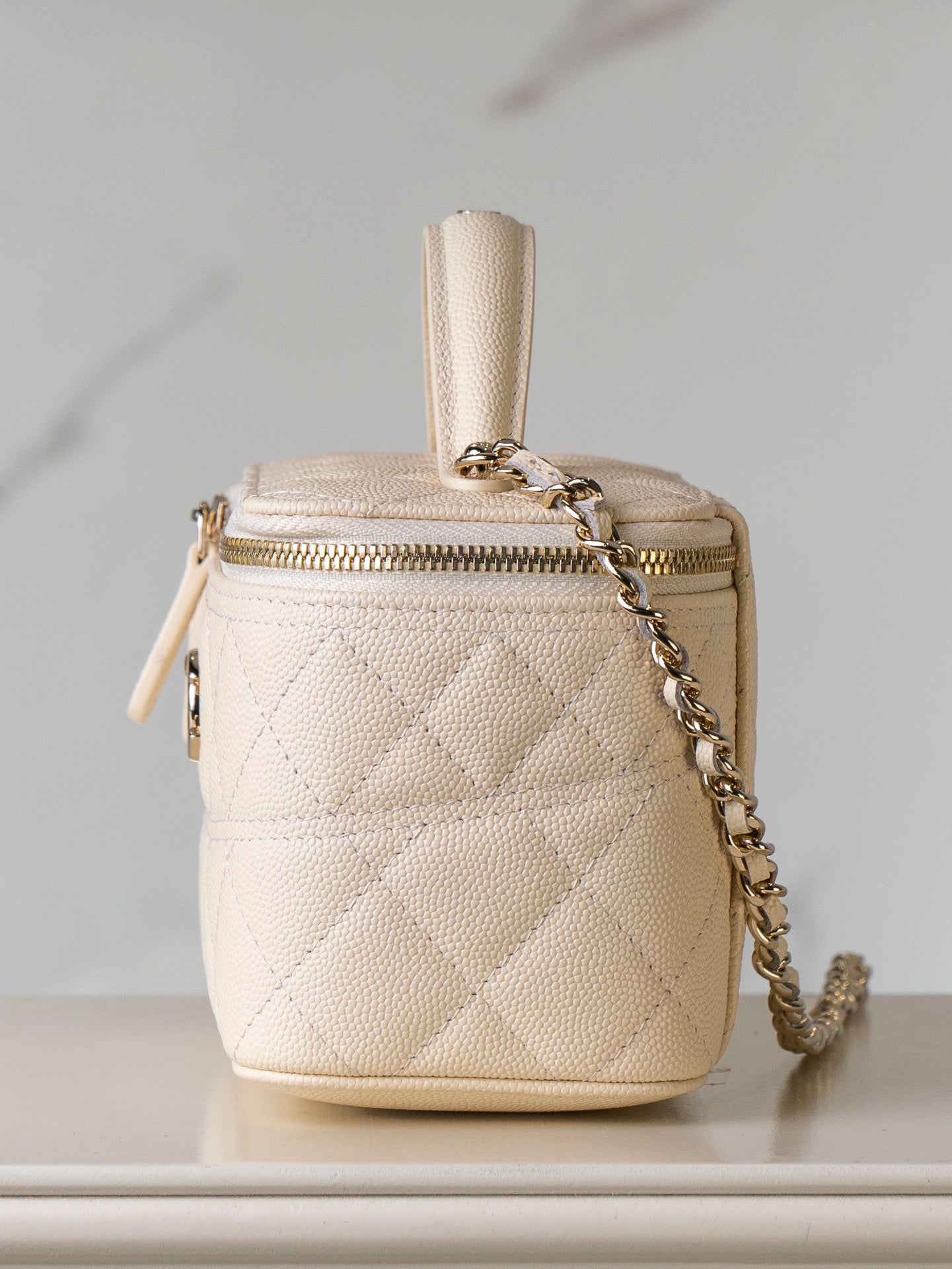 Chanel 𝟐𝟓𝐜 新款 手柄盒子包 荔枝牛 米白