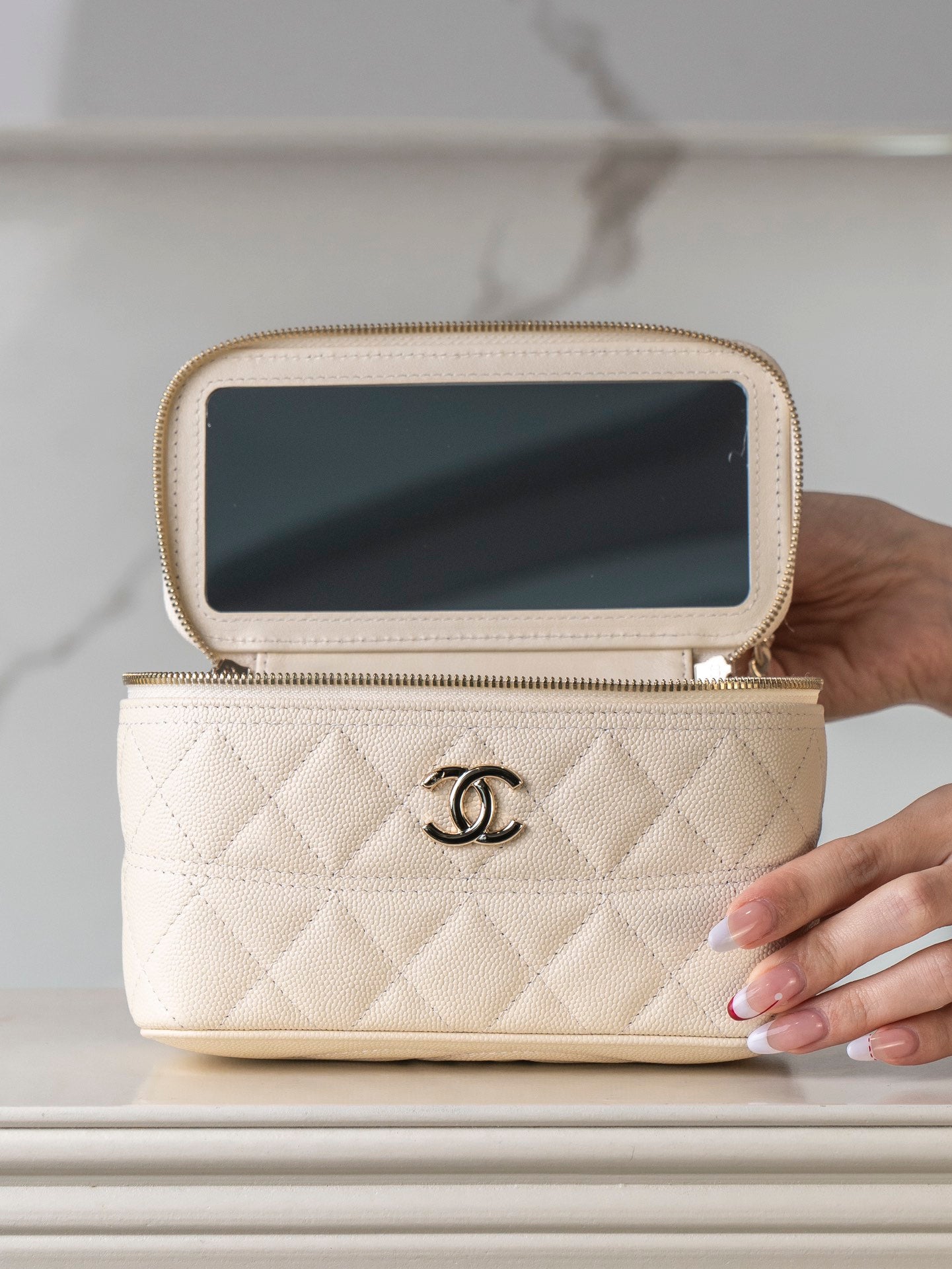 Chanel 𝟐𝟓𝐜 新款 手柄盒子包 荔枝牛 米白
