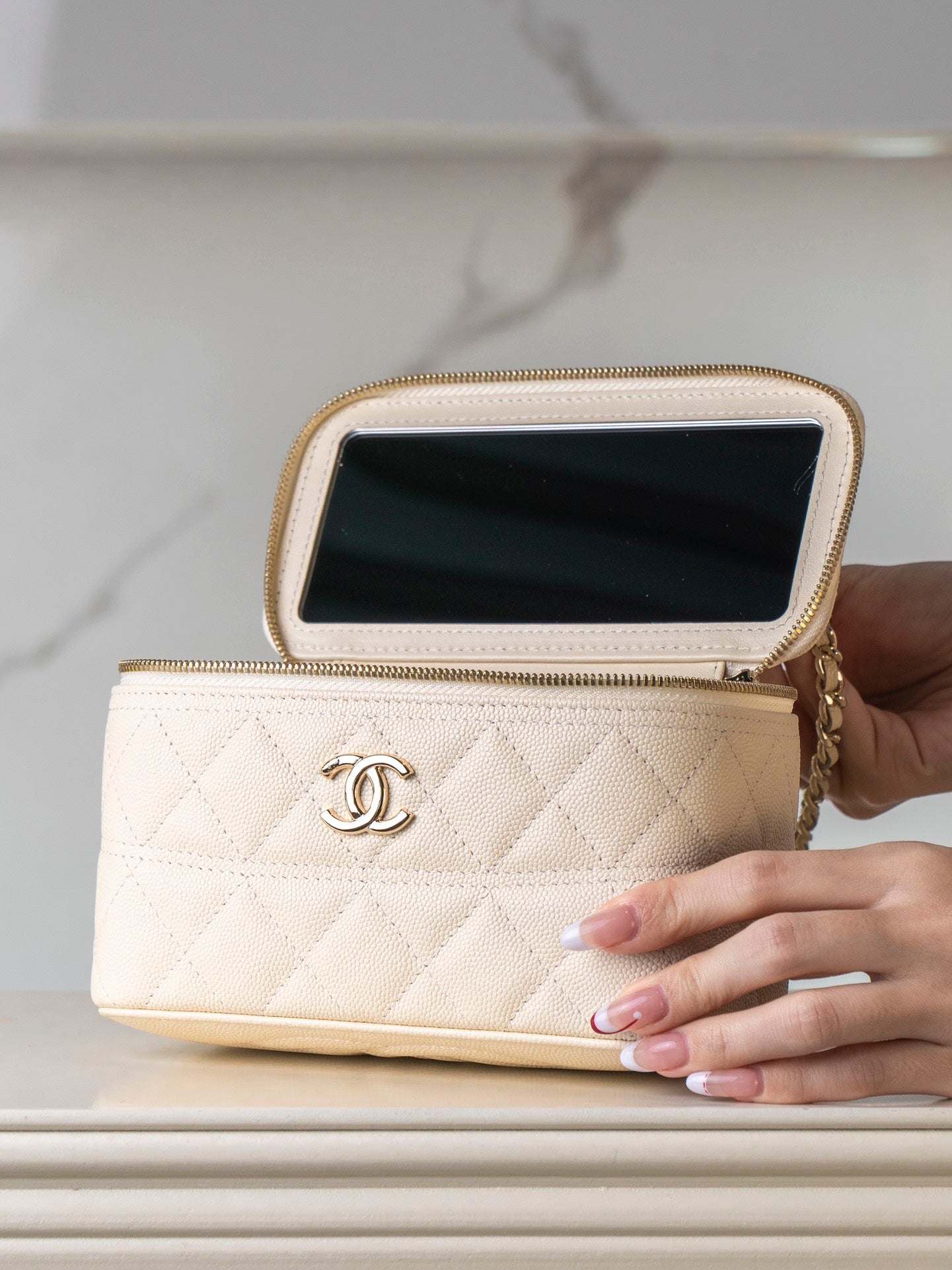 Chanel 𝟐𝟓𝐜 新款 手柄盒子包 荔枝牛 米白