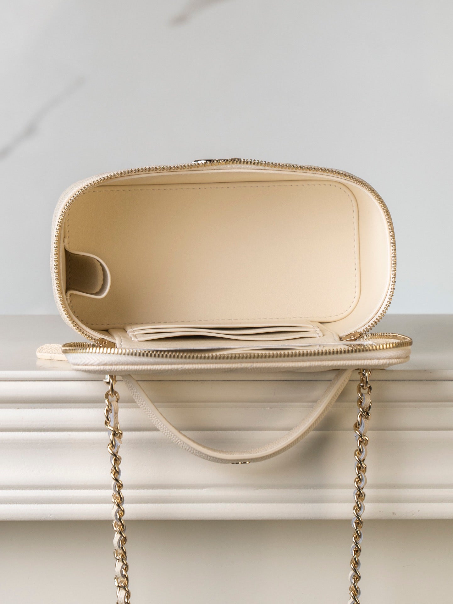 Chanel 𝟐𝟓𝐜 新款 手柄盒子包 荔枝牛 米白
