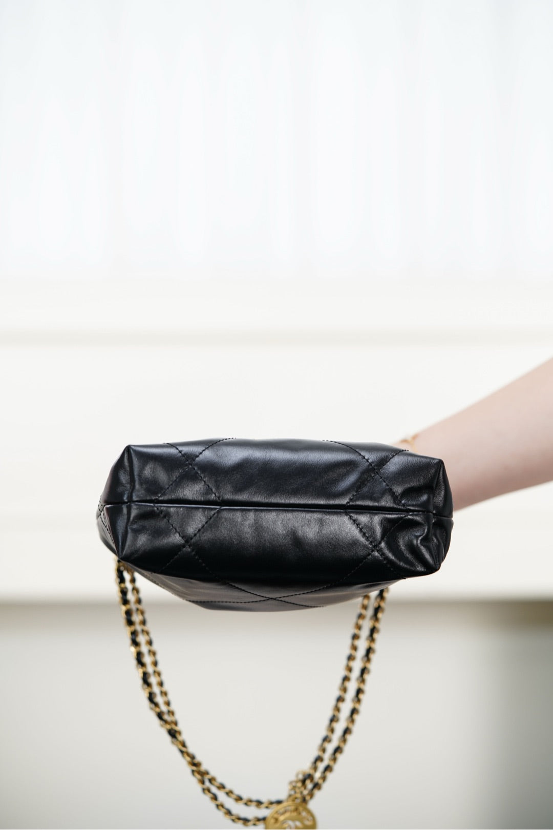 Chanel 𝟐𝟓𝐀新款 𝟐𝟐𝐌𝐢𝐧𝐢 𝐛𝐚𝐠 原产皮 黑金