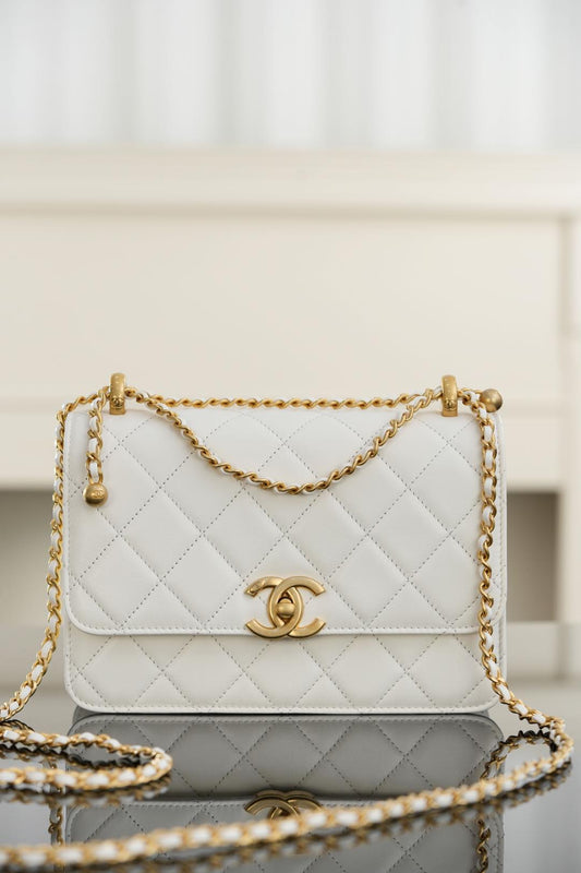 Chanel 𝟐𝟓𝐬 ｜原厂小牛皮 双金球𝟐𝟐𝐜𝐦 白色